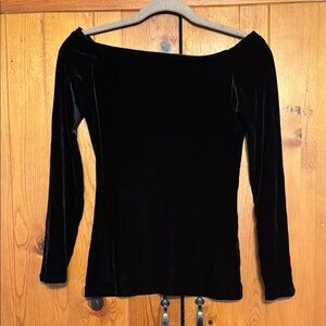 90s Elegant Black Velvet Off-the Shoulder Top